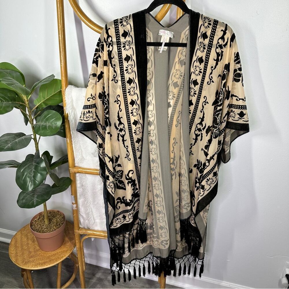 Free People Cream and Black Velvet Kimono Shawl sz OS